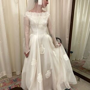 Vintage White Lace Wedding Dress 1960’s